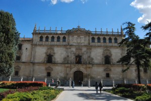 Universidad de Alcalá de Henares. Universidad de Alcalá de Henares.