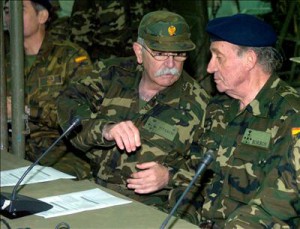 'El señor Pitarch junto al Borbón. 'El señor Pitarch junto al Borbón.