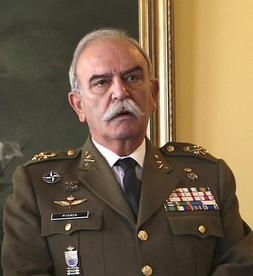 El señor Pitarch, con el uniforme militar.