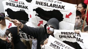 Proetarras manifestándose a favor de sus presos, en una imagen de archivo 