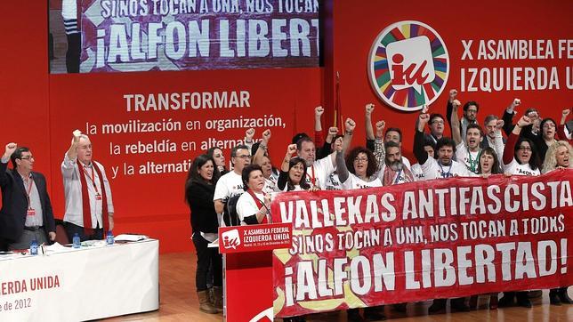 En la imagen, acto de apoyo, en diciembre, a «Alfon» en IU, con Cayo Lara y Sánchez Gordillo, entre otros muchos.