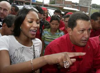 Hugo Chávez y Naomi Campbell.