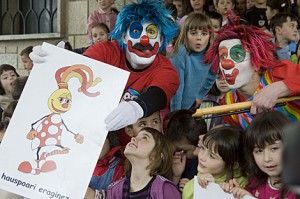 Las ikastolas son sirven a menudo para la difusión de ideas radicales entre los niños.  