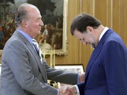 Rajoy saluda al rey.