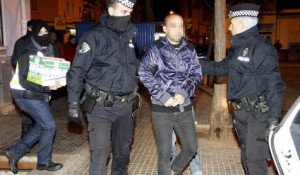 El primero de los detenidos es un gitano perteneciente al clan de los ‘Manzanos’. 