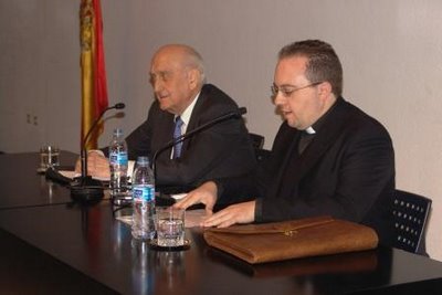 Licinio de la Fuente, junto al padre Martín Rubio.