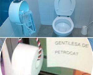 Arriba, imagen del lavabo de la comisaría de los Mossos en Tárrega (Lérida); abajo, cartel al lado del papel higiénico de una comisaría en Gerona (fotos: ‘E-noticies’ y ‘Abc’).
