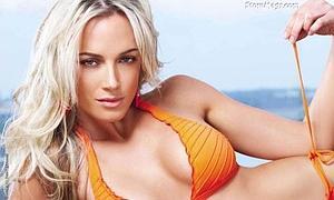 Imagen de la revista FHM de Reeva Steenkamp, la novia de Pistorius.