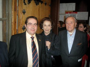 Blas Piñar, a la derecha de la imagen