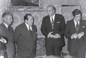 Alfredo Sánchez Bella, segundo por la izquierda