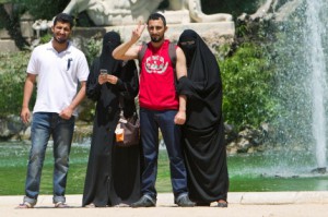Imagen de mujeres con burka en Barcelona