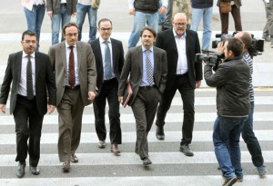 Oriol Pujol, arropado por la cúpula de su partido.