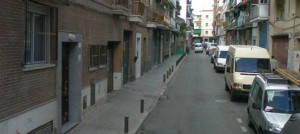 Portal número 16 de la calle Francisco Paino del barrio madrileño de Carabanchel donde un joven de 22 años apuñaló a una chica de 15.