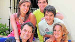 Artur Mas, junto a su hija Patricia y el resto de su familia, en 2006