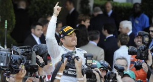 Rosberg celebra su triunfo en Mónaco.
