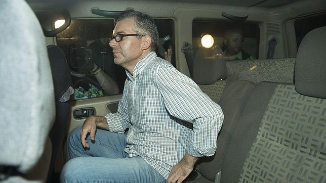 Domingo Enrique Castaño, en el vehículo de la Guardia Civil que lo conducía a prisión