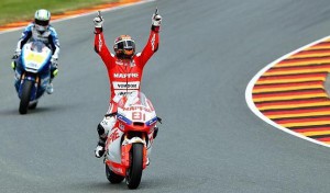 Jordi Torres(d) celebra la victoria.