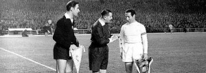 Ramallets (i), en un partido de la temporada 1960-1961, frente a Paco Gento./