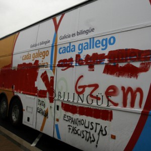 Nacionalistas gallegos atacan un autobús de Galicia Bilingüe