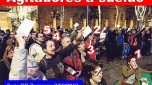 Imagen que circula por internet con políticos y asesores a sueldo de IU encabezando la concentración contra la sede del PP de Zaragoza del pasado viernes