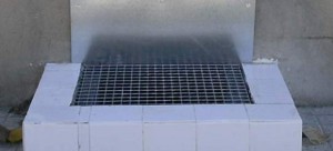 Lavapiés instalado en los aseos de la parrilla de taxis del Aeropuerto de Barcelona. 