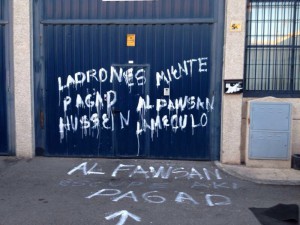 La sede del canal islamista Córdoba TV amaneció esta mañana con numerosas pintadas
