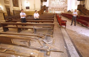 Destrozos causados por el artefacto explosivo en el interior de la basílica del Pilar, el 2 de octubre de 2015.