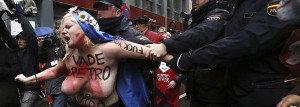 Una activista de Femen, durante la marcha. 
