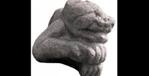 Una de las dos piezas halladas en Palacio Rojo tiene rasgos felinos