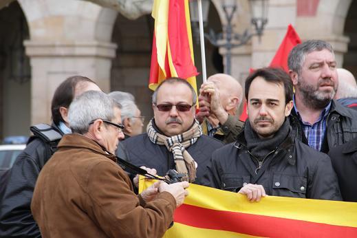Bellalta, junto a miembros de SOLUCIONA, minutos antes de irrumpir en el Parlament de Cataluña en diciembre de 2013.