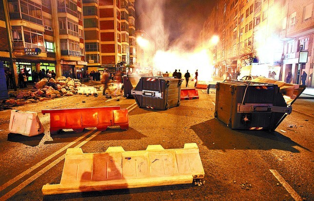 Vista general del estado en el que quedó la calle Vitoria a la altura de Juan XXIII Luis López Araico