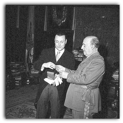 Blas Piñar y el anterior jefe del Estado, Francisco Franco