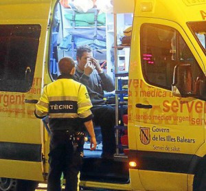 Un vigilante tuvo que ser trasladado al hospital de Son Espases.