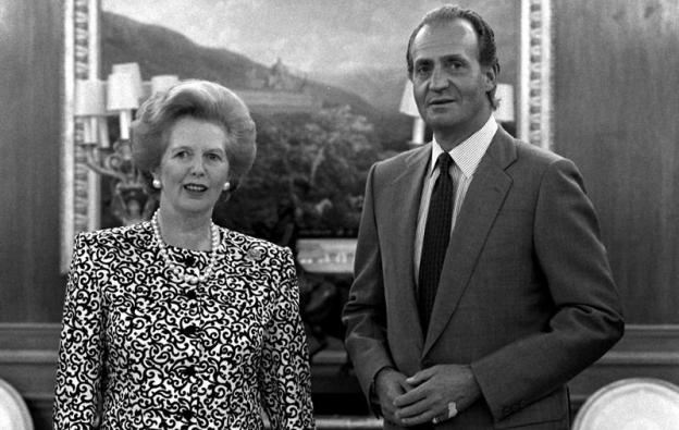 En la imagen de archivo, el rey Juan Carlos con la expremier británica, Margareth Thatcher.