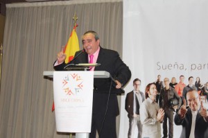 Armando Robles, durante su vibrante intervención