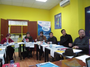 Imagen de una reunión con expertos en integración de inmigrantes organizada por la ATIME
