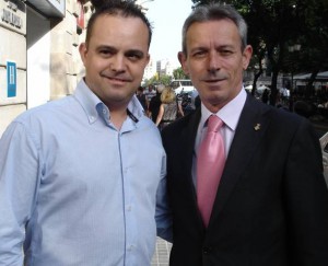 Robert Hernando, a la izquierda, antes de consumar su traición a Josep Anglada (d)