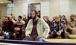 'Mohamed El Egipcio', en el centro, con cazadora blanca.