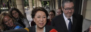 La exministra de Fomento Magdalena Álvarez a su llegada a los Juzgados de Sevilla.