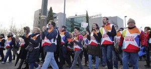 Trabajadores de Telemadrid marchan hasta el Tribunal Supremo.