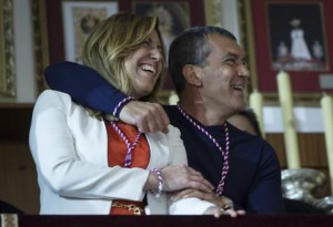 La presidenta de la Junta de Andalucía, Susana Díaz y el actor malagueño Antonio Banderas, durante la visita a la Casa Hermandad de la cofradía de Jesús el Cautivo  Leer más:  Susana Díaz, con Antonio Banderas en la Semana Santa de Málaga