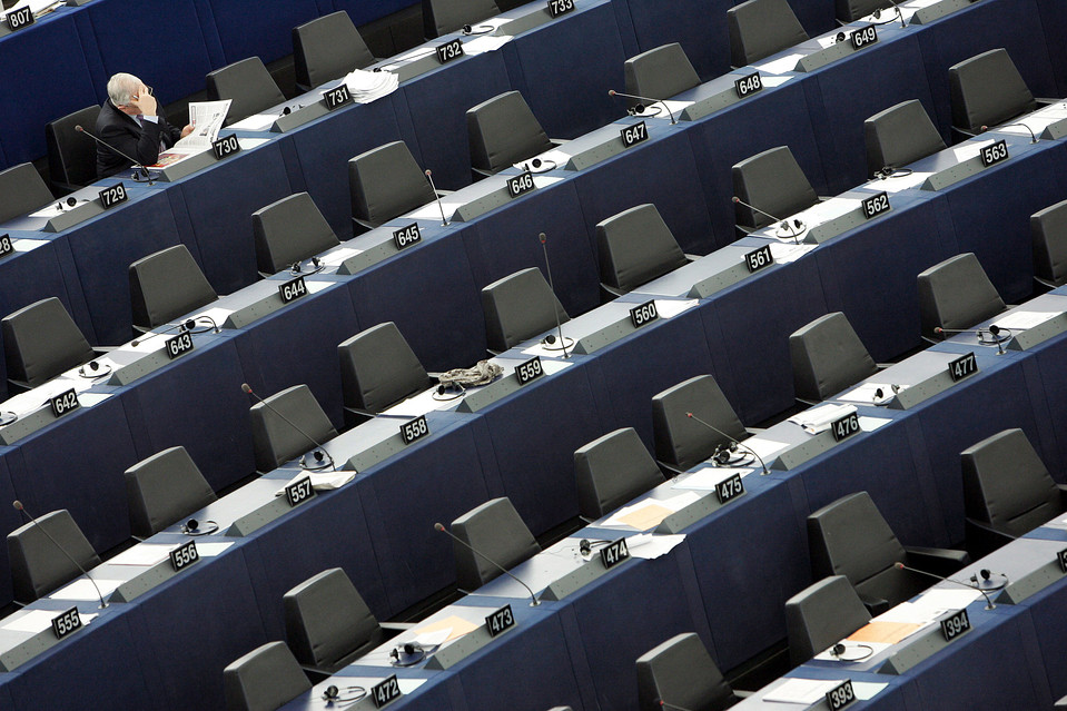 La farsa de la UE: Escaños vacíos en el Parlamento Europeo.