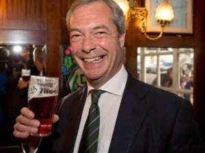 En el pub. El nacionalista inglés Nigel Farage, ganador del domingo. No tiene interés en sumarse a Le Pen.