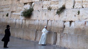 El Papa, en el muro de las lamentaciones