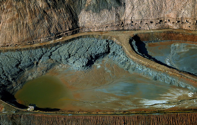 Balsa de residuos contaminantes en la mina de Iberpotash de Sallent (Bages).