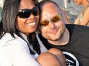 Julian Knott y su mujer