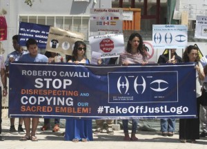 Musulmanes sufís piden la retirada del logotipo de un perfume