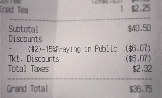 La factura de un cliente que demuestra que pagó menos por bendecir la comida. Foto: BBC News