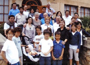 El ex 'president' Jordi Pujol y Marta Ferrusola, su esposa, posando con sus hijos en una imagen de archivo.