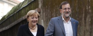 Merkel y Rajoy, ayer, a su llegada a Santiago.  